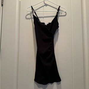 Full tilt mini dress size large, color is black